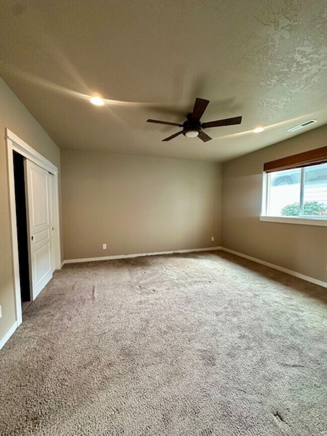 Building Photo - 63266 NW Newhall Pl