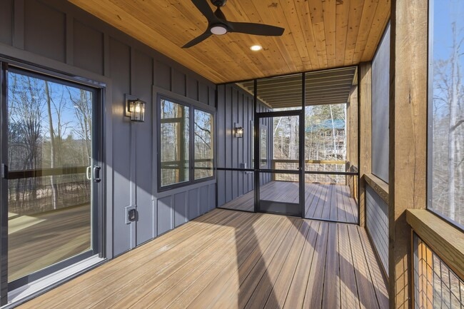 Building Photo - 106 Fairway Cir