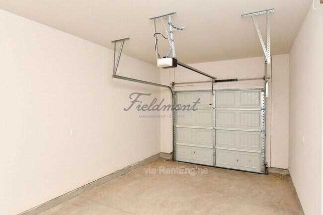 Building Photo - 429 Ellis Mill St