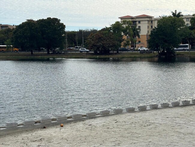 Building Photo - 9365 Fontainebleau Blvd