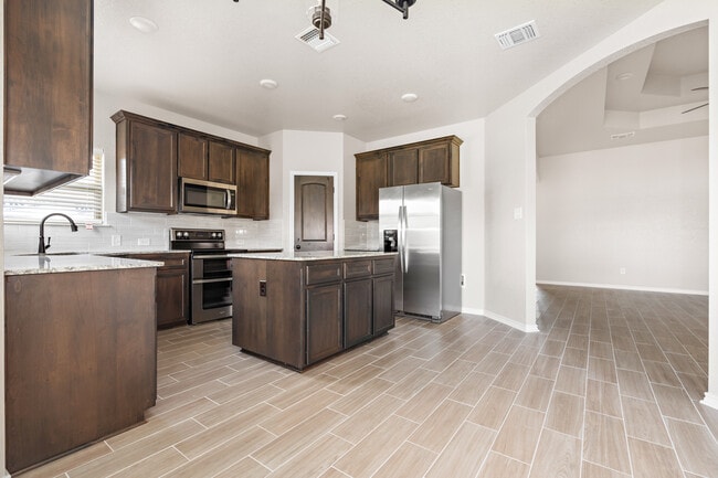 Building Photo - 602 Dred Roger Circle