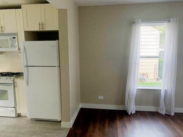 Building Photo - 825 Albert Ave