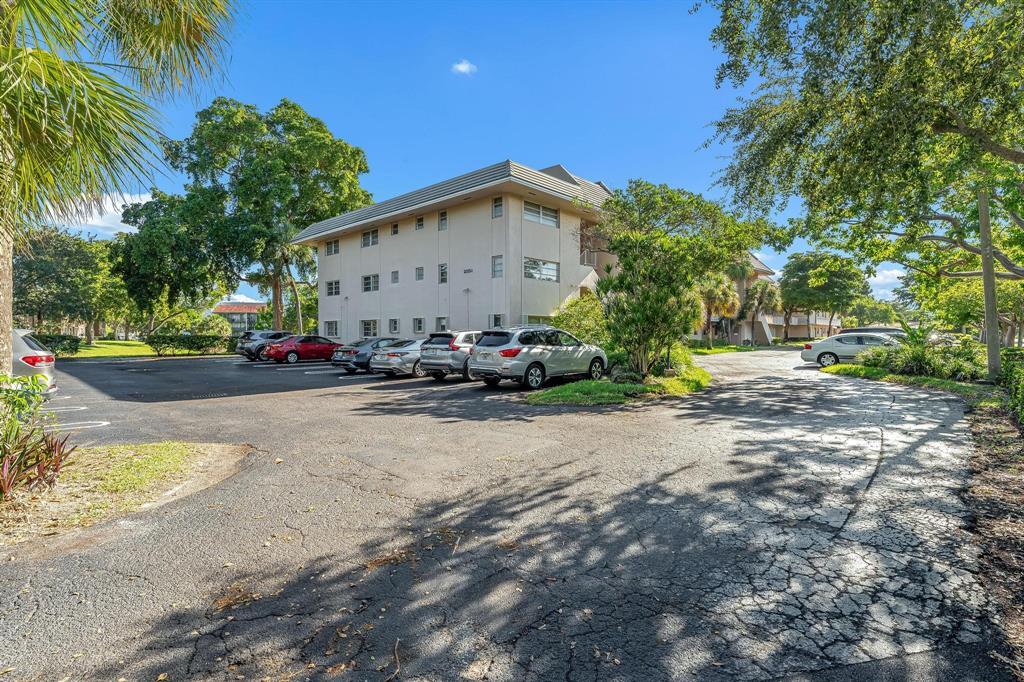 Building Photo - 2850 Forest Hills Blvd