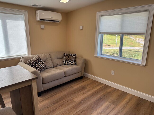 Building Photo - FIRST MONTH OF RENT FREE!!!!!!