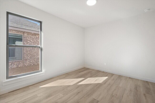 Building Photo - 2609 Garland Ave