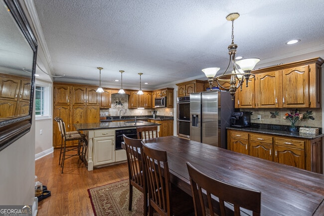 Building Photo - 15 Falcon Dr