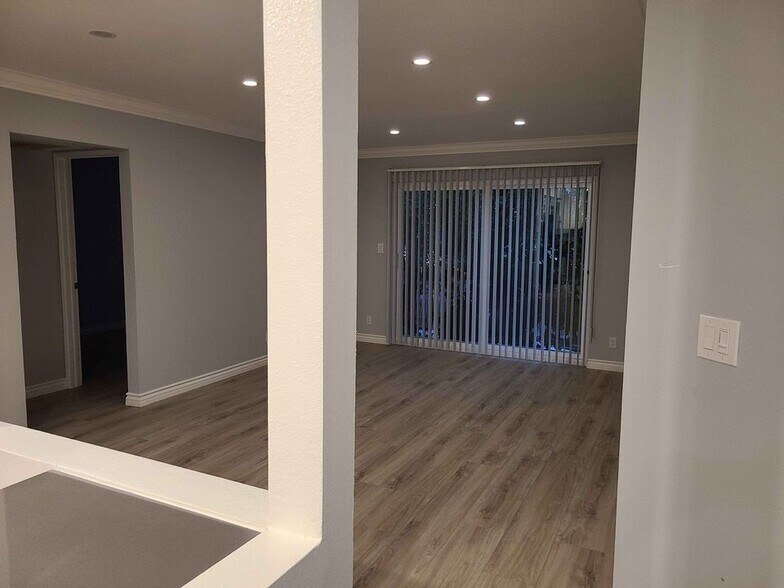 Building Photo - 12149 Oxnard St