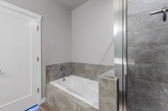 Building Photo - 721 E Zekes Ct