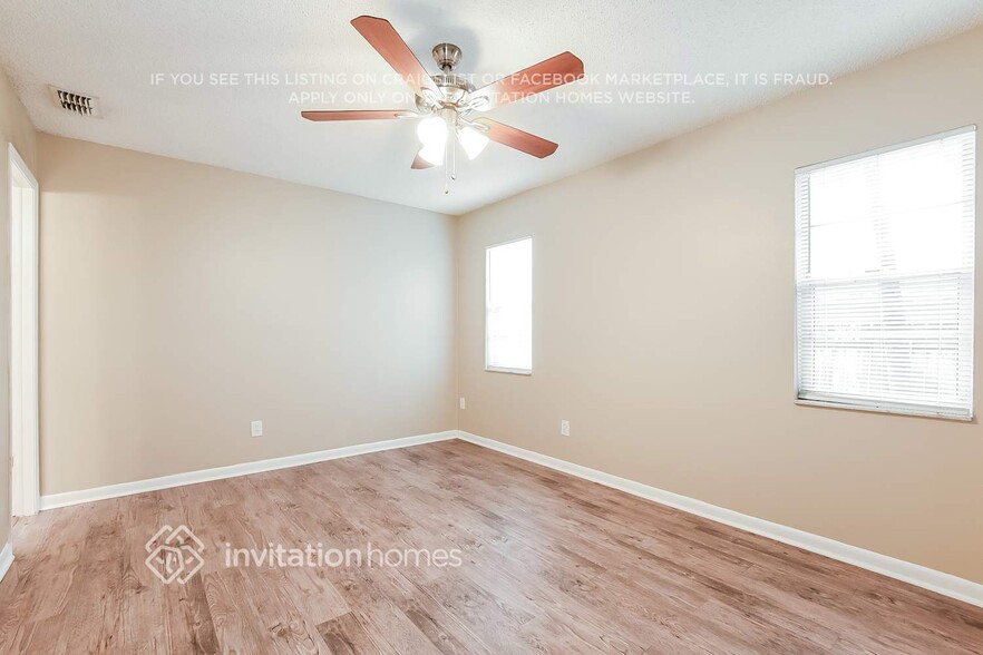 Building Photo - 2843 Bermuda Ave N