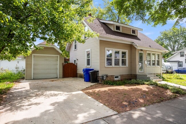 Primary Photo - Two Bedroom Appleton House