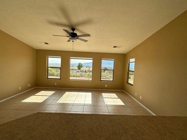 Building Photo - 808 7th St NE