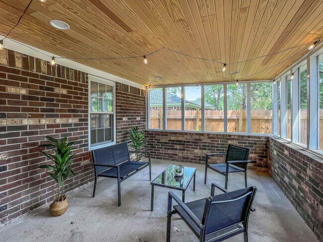 Building Photo - 1224 Crawford Way