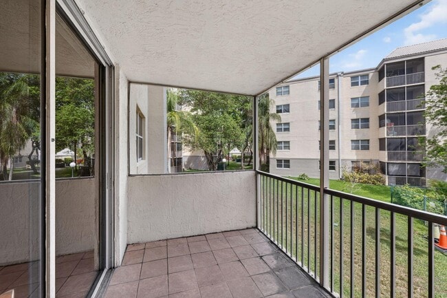 Building Photo - 8353 Lake Dr