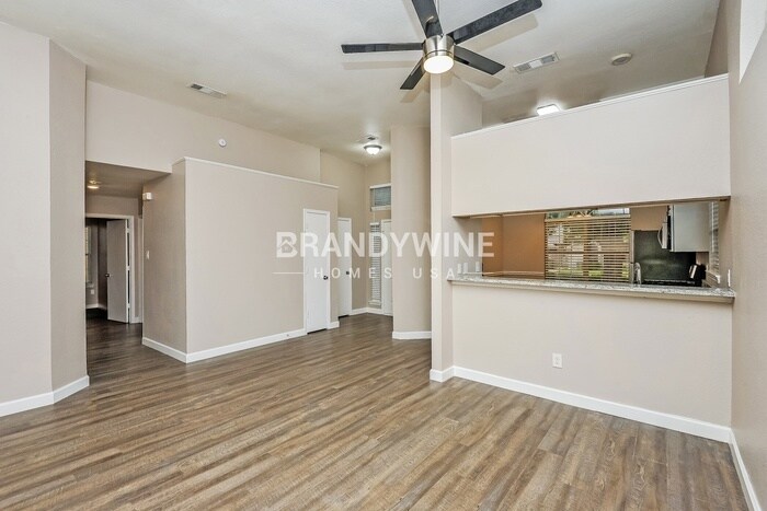 Building Photo - 737 Lionel Way