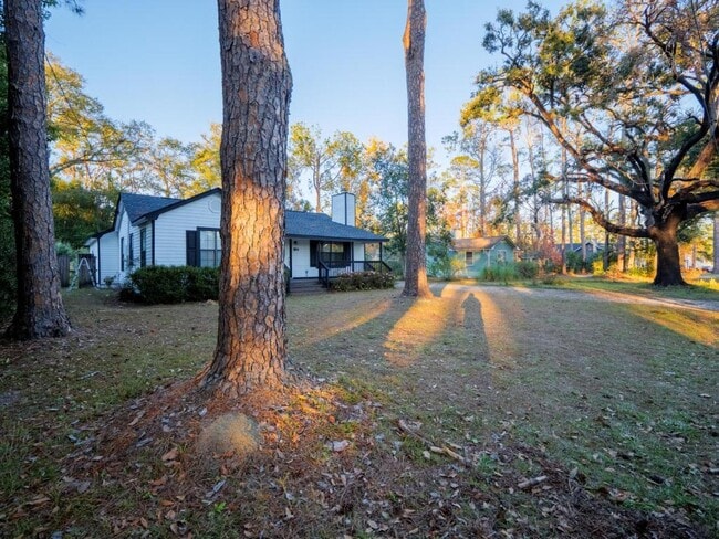 Building Photo - 804 Lakeland Ave