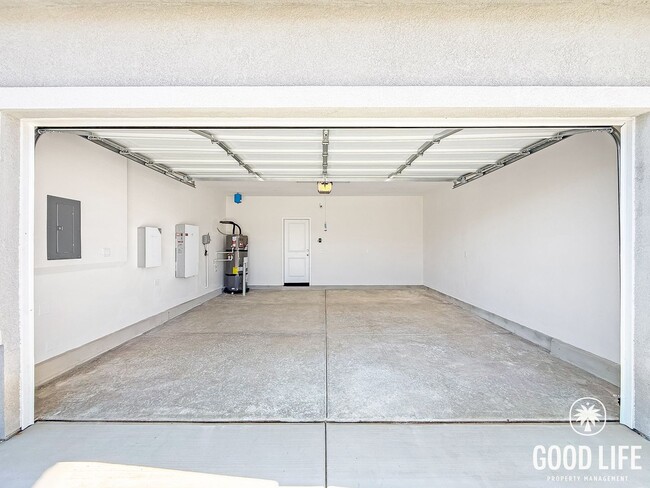 Building Photo - Beautiful 5Bd/2.5Ba Home In Lake Elsinore!