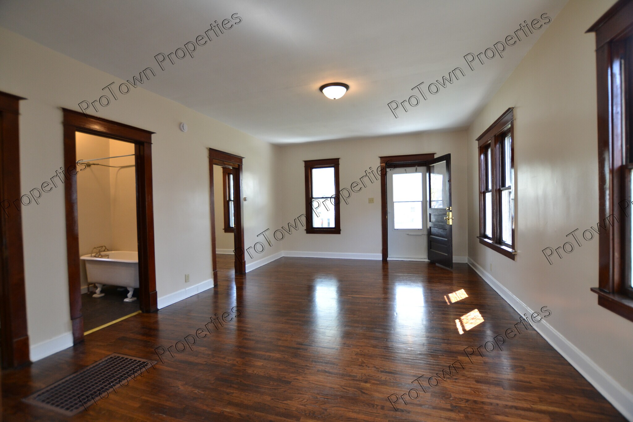 Building Photo - 463 S Ottawa St