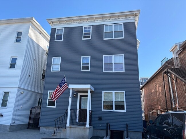 Building Photo - 411 Shirley St