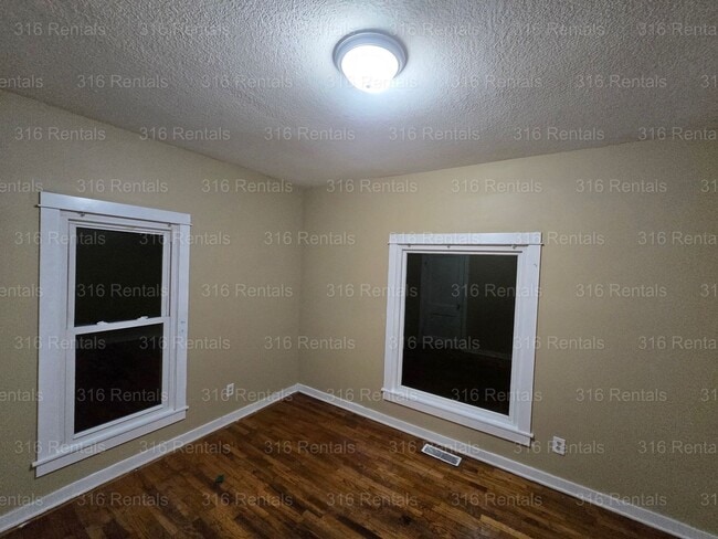 Building Photo - $795 - 2 bed 1 bath - Single Family Home