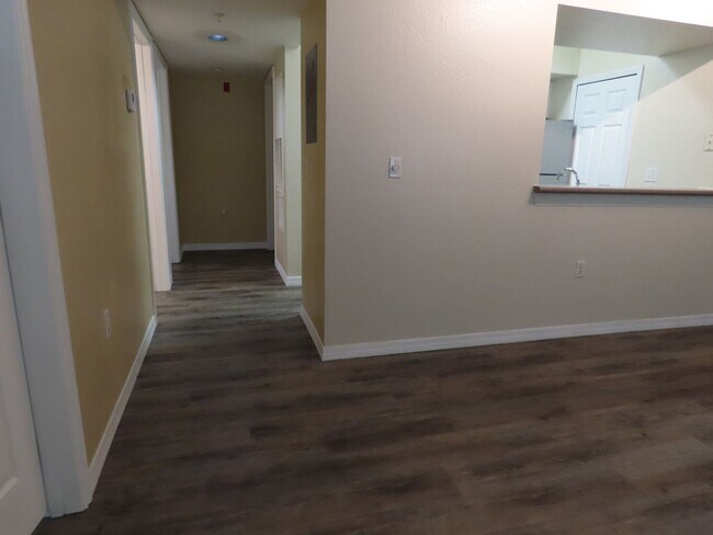 Building Photo - Orlando Park Central Gated Resort Style Co...