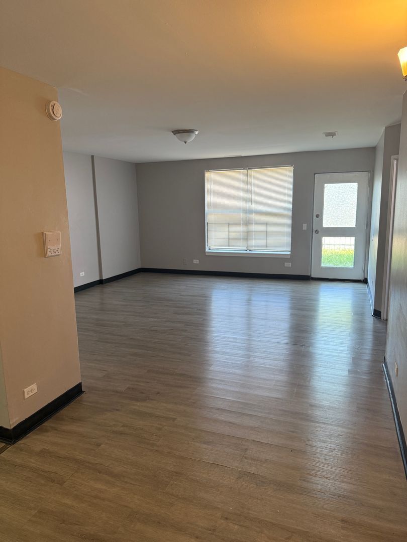 Building Photo - 3054 W Madison St