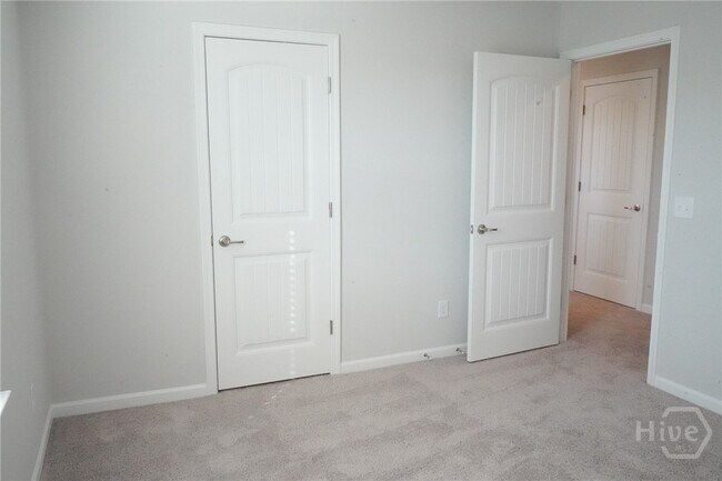 Building Photo - 142 Brookline Dr