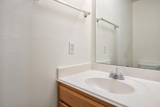 Building Photo - 2117 Saint Lucia Calle