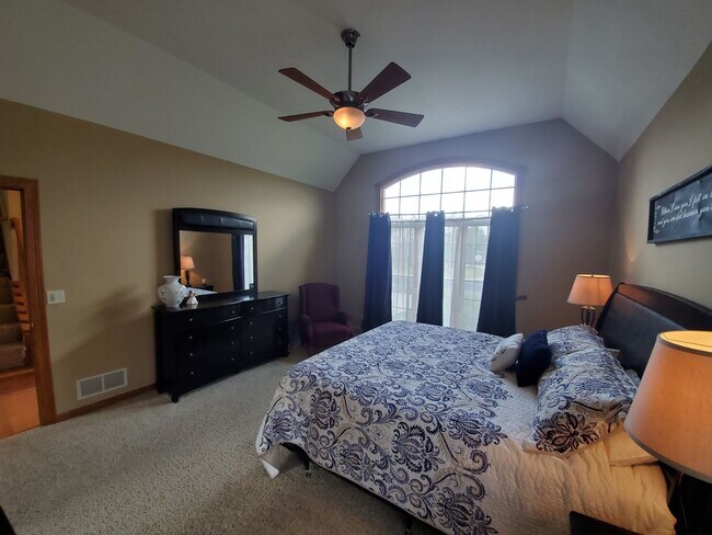 Building Photo - Menomonee Falls 4 bedroom