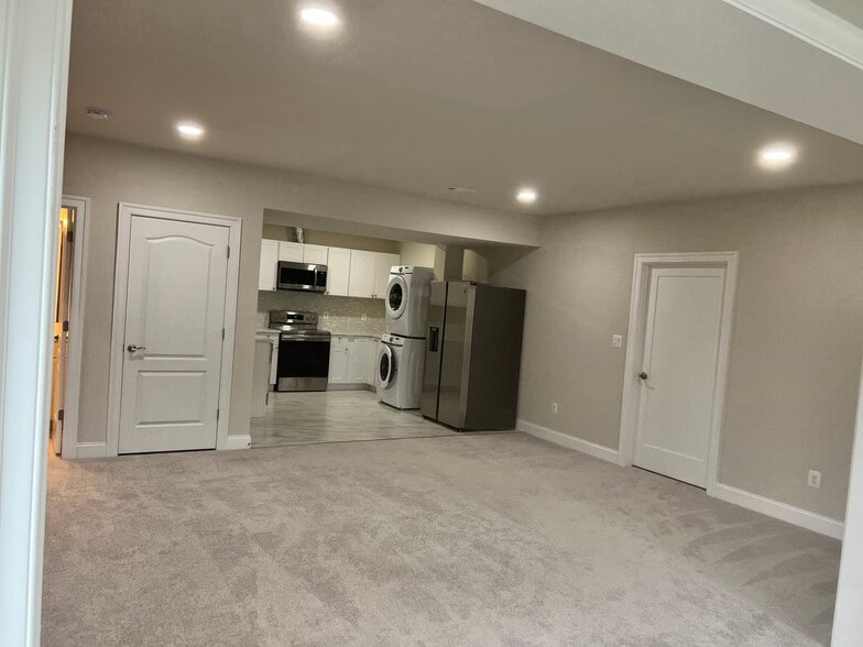 Full Suite - 23622 Shetland Ct