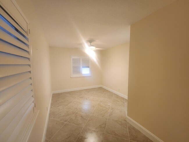 Building Photo - 209 Pine HOV Cir