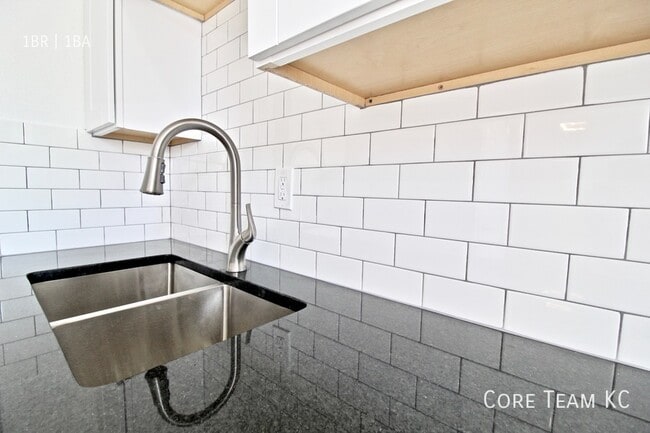 Building Photo - 712 Linwood Blvd