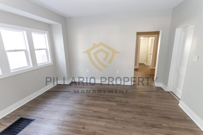 Building Photo - Charming 3-Bedroom Bungalow Near Garfield ...