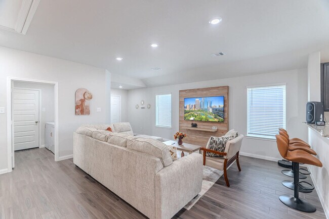 Building Photo - 8110 Alpine Bearberry Dr