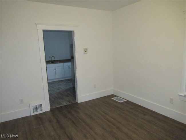 Building Photo - 118 W Glendale St