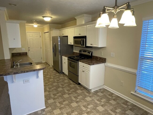 Building Photo - 612 Lory Ln