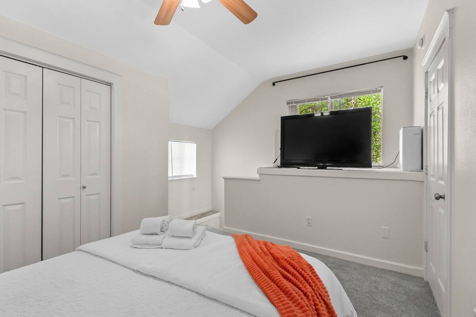 Building Photo - 243 S Gregg Ave