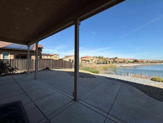 Building Photo - Lake front single story home in gated community!