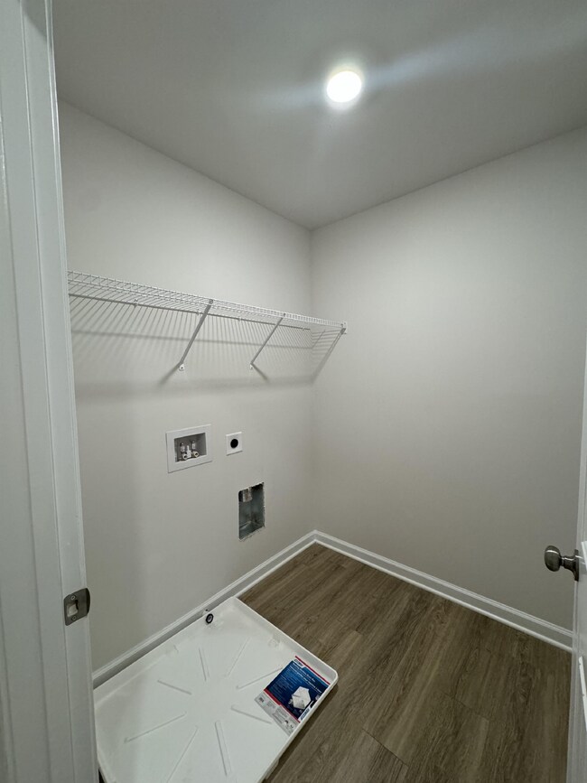 Building Photo - LIKE NEW, 3 bed 2 bath Townhome in Lula!