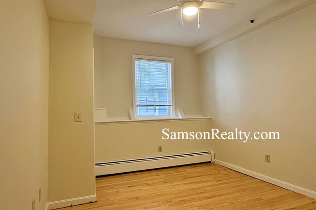 Building Photo - 204 Angell St