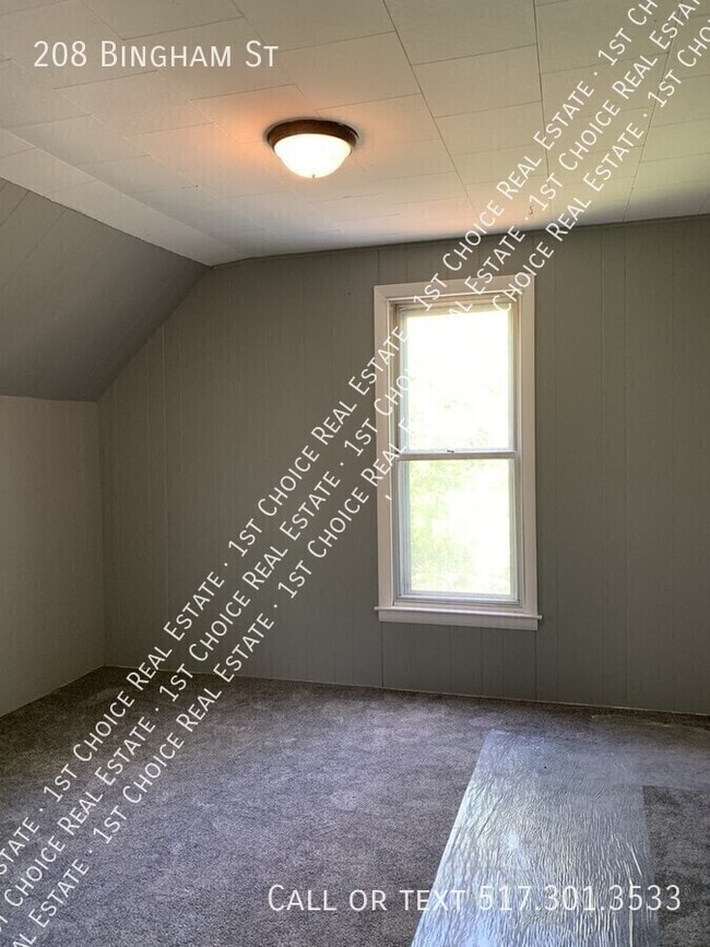 Building Photo - 208 Bingham St