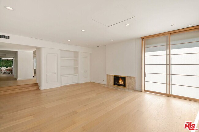 Building Photo - 650 N Tigertail Rd