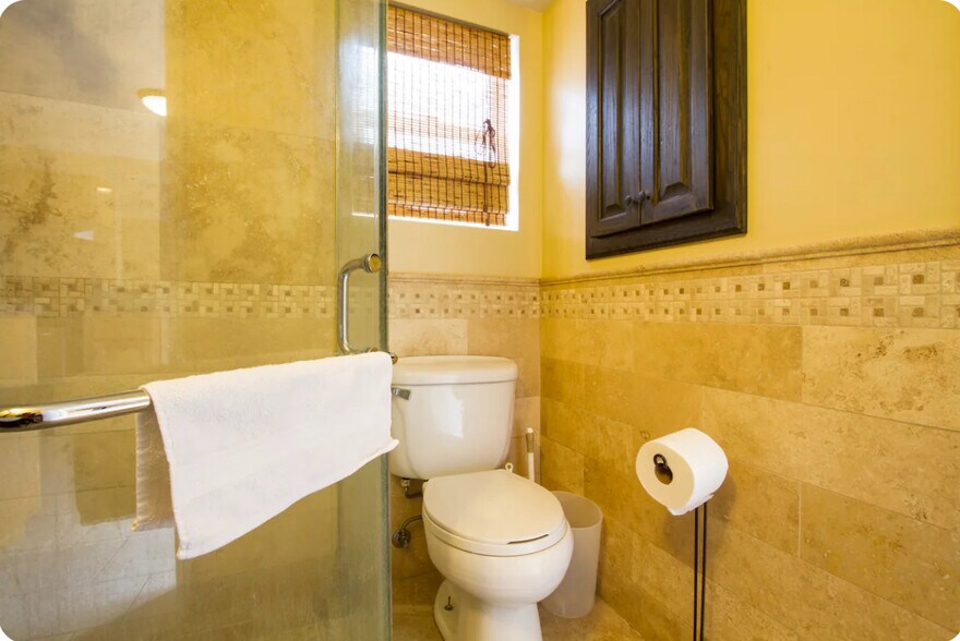 Bathroom - 940 Hilldale Ave