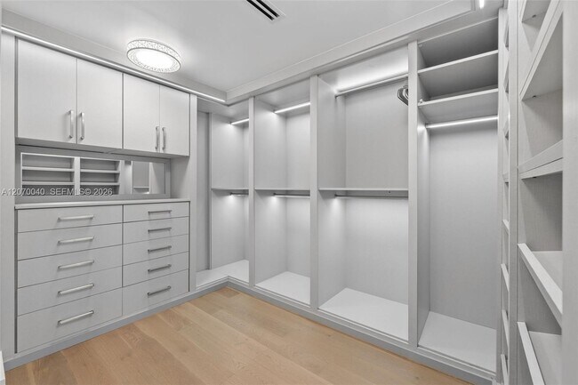 Building Photo - 257 N Coconut Ln