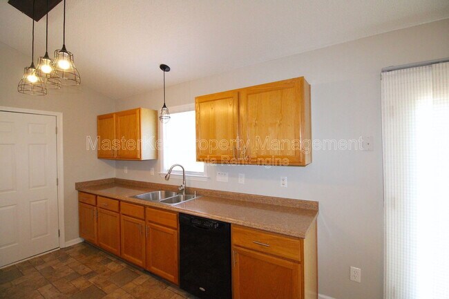 Building Photo - 305 Noonday Ct