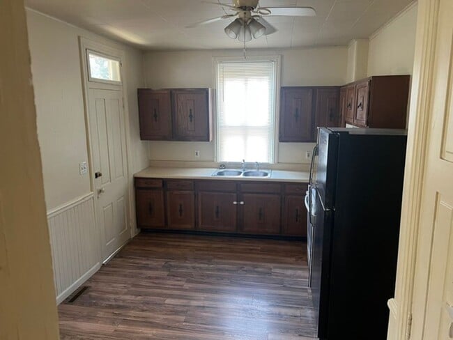 Building Photo - 127-129 N Catherine St