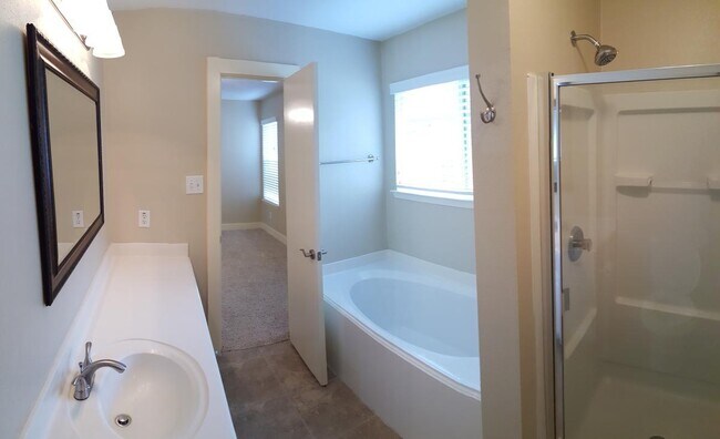 Building Photo - Hailey's Manor