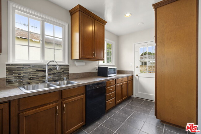 Building Photo - 5206 Emporia Ave