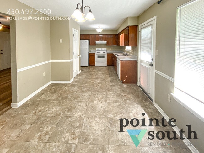 Building Photo - 21846 Mahan Dr