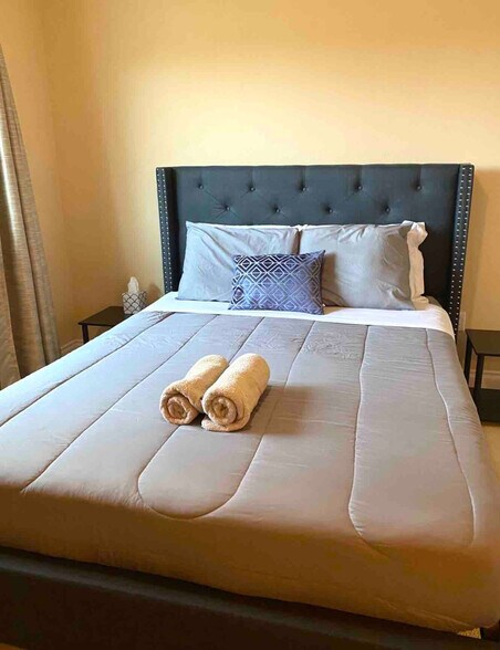 Building Photo - 237 W 13th Ave