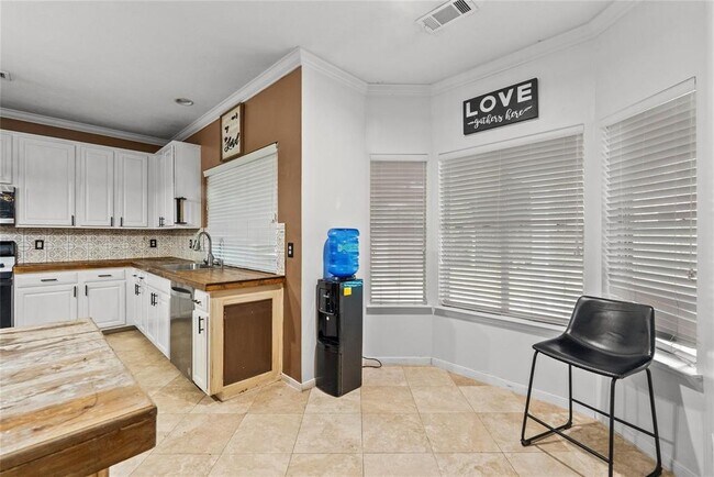 Building Photo - 3131 Bay Spring Dr